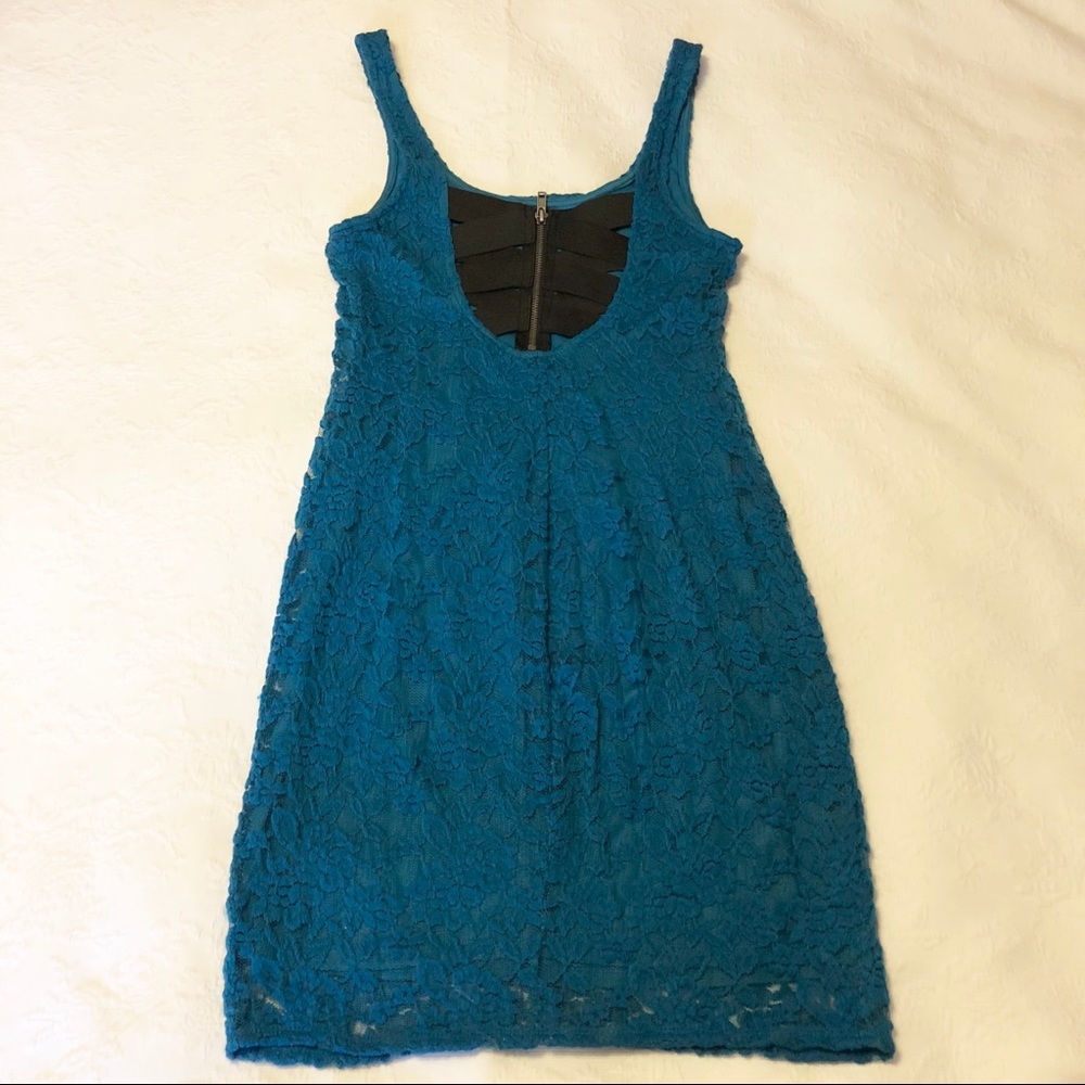 Material Girl lace stretch dress size medium - Picture 3 of 6